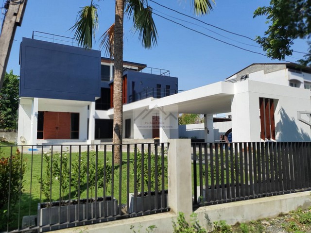 ให้เช่า Pool Villa 3 ชั้น Modern Luxury 250 ตรว. สุขุมวิท 62 มี Roof Top และสระว่ายน้ำกลางบ้าน ใกล้ทางด่วน 2 สาย, ใกล้ BTS บางจาก