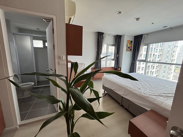 Aspire Sukhumvit 48 Safe Comfortable Spacious 17th Floor BTS Phra Khanong
