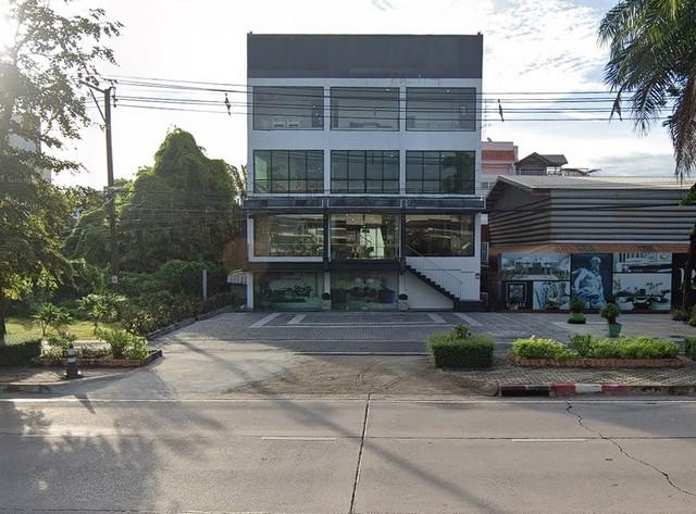 ให้เช่าอาคารโชว์รูม 4 ชั้น 1,200 ตรม. ย่านเลียบด่วนเอกมัย-รามอินทรา ติดถนนใหญ่ริมถนนประดิษฐ์มนูธรรม ใกล้เซ็นทรัลอีสต์วิลล์