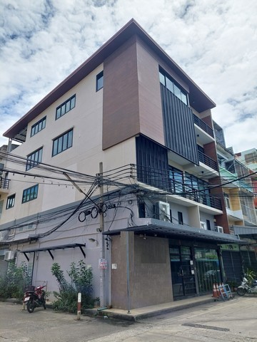 ขายอาคารสำนักงาน  ใกล้ BTS สุรศักดิ์ใกล้ เซ็นทรัลพระราม 3 ซอยเจริญราษฎร์7  750 ตารางเมตร  4ชั้น   มีลิฟต์ขนส่ง  