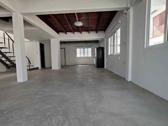 P2153 ให้เช่าบ้าน 2 ชั้น Home Office  ทำเลดี โชคชัย4 ซอย56 บ้านรีโนเวทใหม่ ใกล้ของกินแหล่งชุมชน ร้านอาหาร