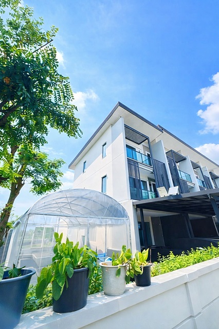 หลังริม ทาวน์โฮมหรู เซ็นทรัล เวสเกต 900 ม. ใกล้ MRT ตลาดบางใหญ่ 900 ม.3 นอน 3 น้ำ รัตนาธิเบศร์   29 ตร.ว. 350 ตร.ม.