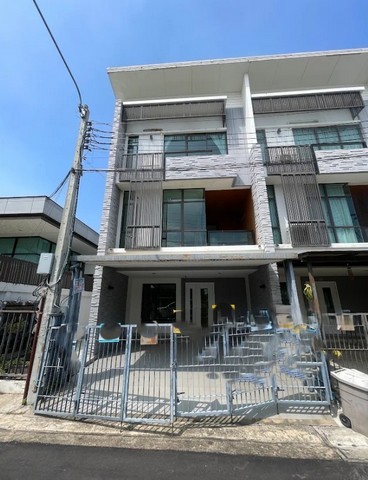 ขาย ทาวน์เฮ้าส์ เขตบางเขน กรุงเทพมหานคร ห่างจาก  เพลินนารี่มอลล์ 2.7 km