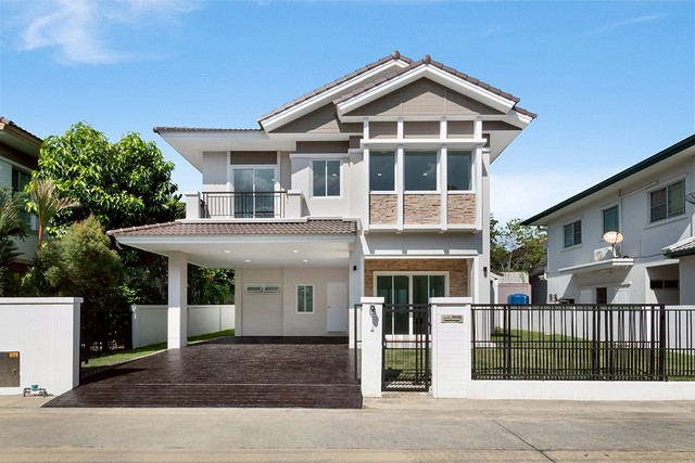 บ้านเดี่ยว 2 ชั้น รีโนเวทใหม่ หมู่บ้าน มัณฑนา แจ้งวัฒนะ-ราชพฤกษ์ ทำเลดี ติดถนนใหญ่