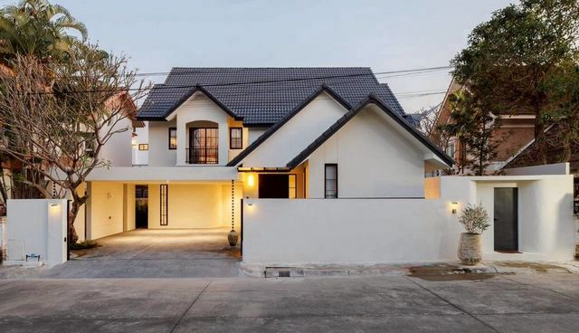 ขายบ้านเดี่ยวหรู 14.9 ล้าน #พฤกษาทอง #โซนสันผีเสื้อ Luxury Modern English Style ดีไซน์หรูหราเหนือระดับ ทำเลใจกลางเมือง เดินทางสะดวก