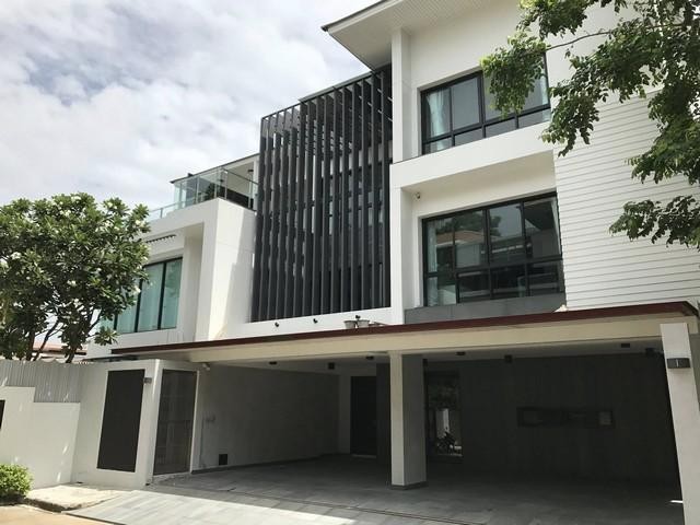 ให้เช่า บ้านเดี่ยว หมู่บ้าน อิสสระ พระราม 9 ติดสนามกีฬาราชมังคลากีฬาสถาน ใกล้ The Nine Center Rama 9