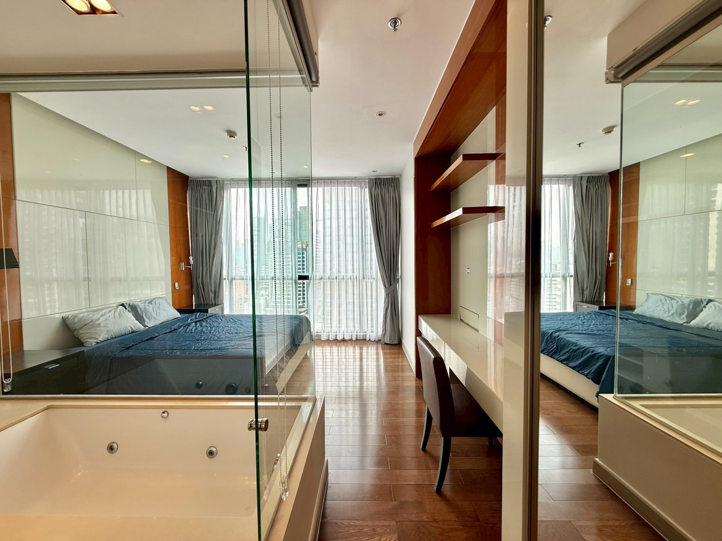 The Address Sukhumvit 28 Spacious Clean 17th Floor BTS PhromPhong