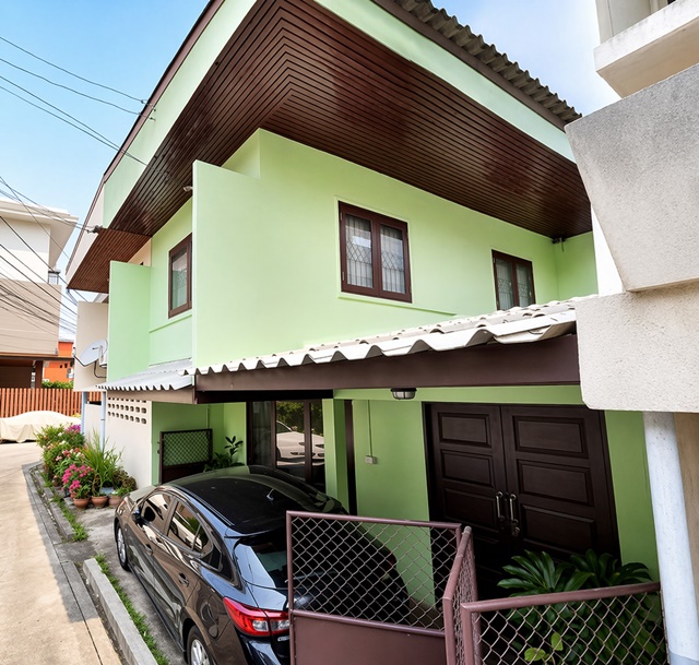 ซ.อินทามระ 1-8 ทาวน์เฮ้าส์ 2 นอน 1 น้ำ ใกล้BTS สะพานควาย 750 ม. 25 ตร.วา.200 ตร.ม. ใจกลางพญาไท 