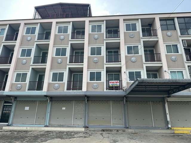 ขายอาคารพาณิชย์ 4 ชั้น โครงการเพชรงาม บางใหญ่ 3 คูหาสุดท้าย ราคาพิเศษ ทำเลศักยภาพ ใกล้กาญจนาภิเษก และมอเตอร์เวย์ M81