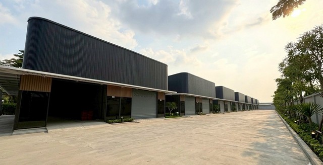 โกดัง+ออฟฟิศ ให้เช่า  ศรีนครินทร์ 16 ติดกับ MRT หัวหมาก
