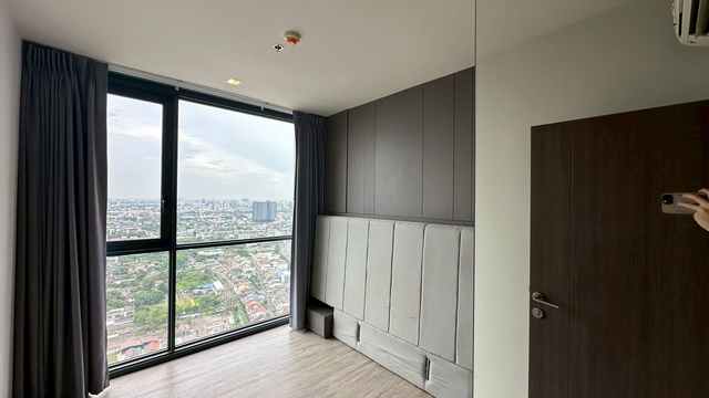 ขายคอนโด The Line วงศ์สว่าง ขนาด 32 ตร.ม. 1 ห้องนอน ชั้นสูง วิวเมือง ใกล้ MRT ราคา 3,500,000 บาท