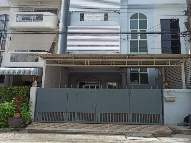 ขายทาวน์โฮม 3 ชั้น 36 ตรว. 4 ห้องนอน หมู่บ้าน 84 แมนชั่น ซอยประดิษฐ์มนูธรรม 5 ลาดพร้าว 84 เลียบด่วน  