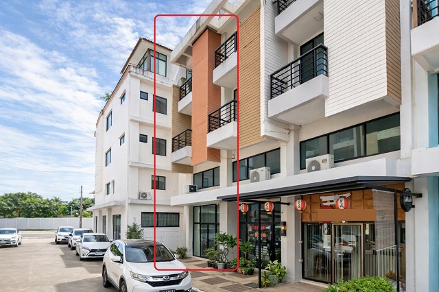 ให้เช่า อาคารพาณิชย์ 3.5 ชั้น 2-3นอน 3 น้ำ ใกล้ซาฟารีเวิลด์ ใกล้แฟชั่นไอส์แลนด์ 900 ม.หลังริมต้นซอย 