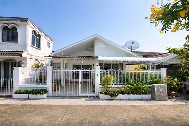 รพ.เปาโล โชคชัย4 950ม. ทำเลลาดพร้าว บ้านชั้นเดียวกว้างขวาง 2-3นอน MRTโชคชัย4 1.8กม.