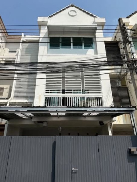 เอ็มควอเทียร์ 1 กม.ใกล้ BTS ทองหล่อ 700 ม. ทาวน์โฮม 3 ชั้น 3 นอน 4 น้ำ 200 ตร.ม. 17 ตร.ว.