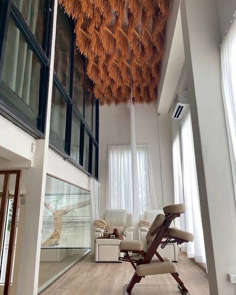 P2105 ขายอาคารพาณิชย์ พร้อมผู้เช่า พร้อมลิฟต์ 1 ตัว สุขุมวิท 39 ซอยพร้อมศรี ตกแต่งสวย รับผู้เช่าทันที 2 ปี เหมาะซื้อลงทุน 