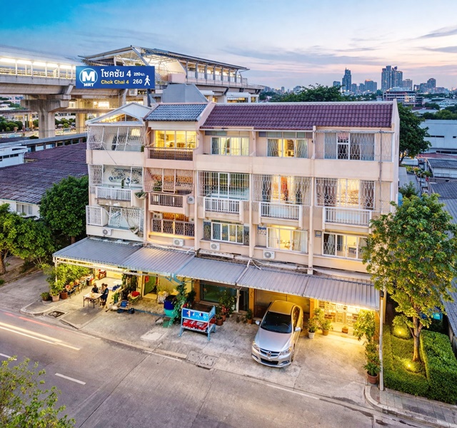 ตลาดสะพานสอง 16ตร.ว. 200ตร.ม. ใกล้MRTโชคชัย4 260 ม. อาคารพาณิชย์ 3.5 ชั้น 3นอน 3น้ำ 