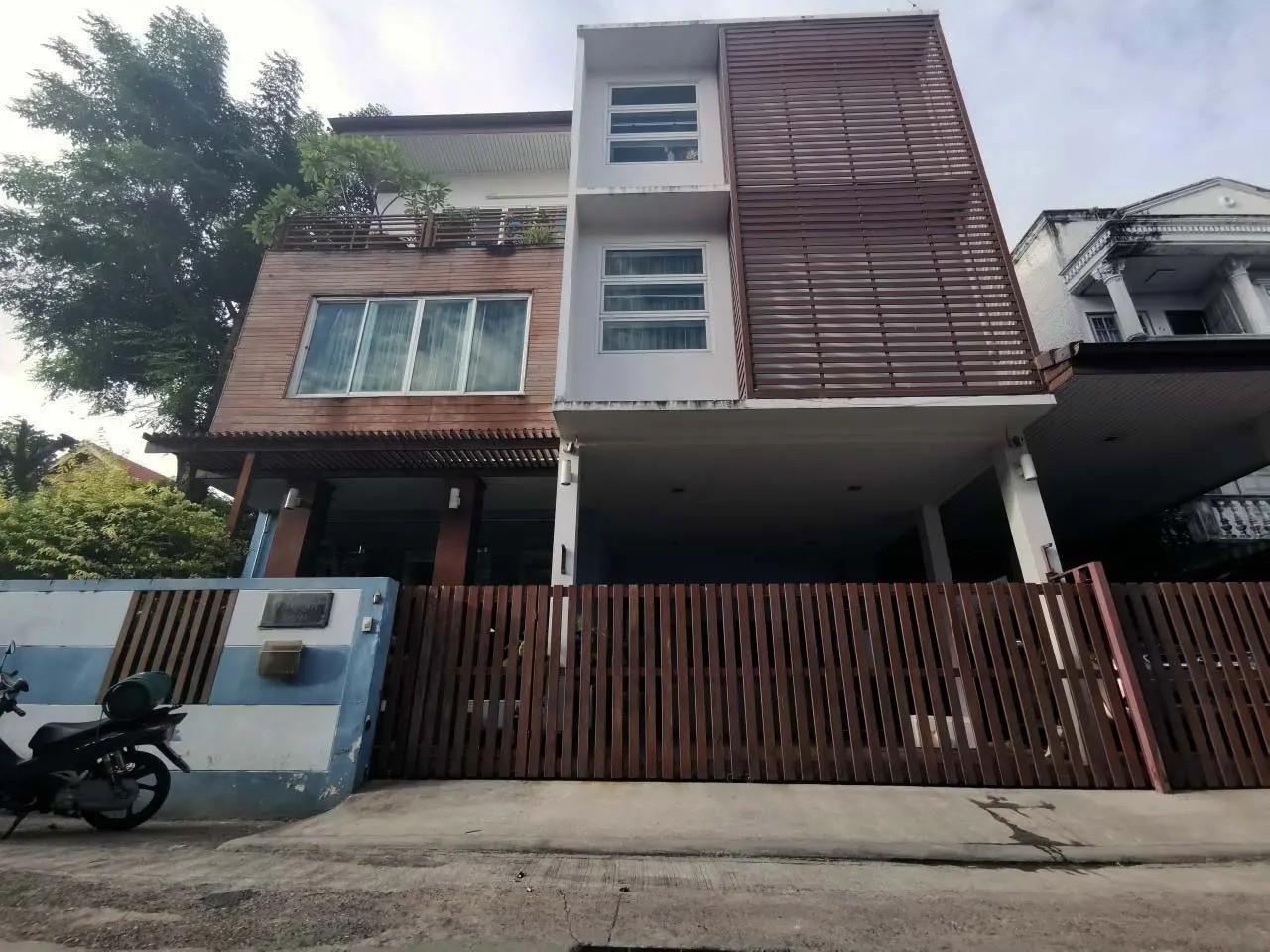  ขายบ้านเดี่ยว โครงการ รวมพร วิลล่า  เมืองนนทบุรี ห่างจาก MRT สถานีบางรักน้อยท่าอิฐ  1.00 กม.