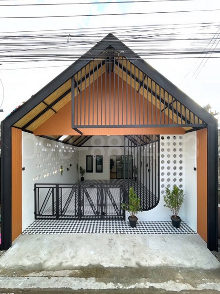 ขายทาวน์เฮาส์ 1 ชั้น เนื้อที่ 30 ตรว ม.เพชรไพลิน ซ.คู้บอน27 แยก28 ตกแต่งใหม่ทั้งหลัง ยกหลังคาขึ้นสูง