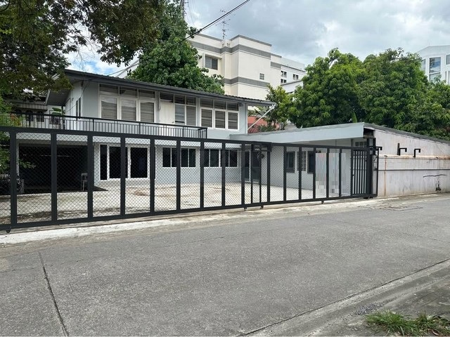 ขายที่ดินพร้อมสิ่งปลูกสร้าง 77 ตรว. ใจกลางเมือง สุขุมวิท 71 เข้าได้ทั้งซอย ปรีดีย์ 26 และ ปรีดีย์พนมยงค์ 42 ใกล้ BTS พระโขนง