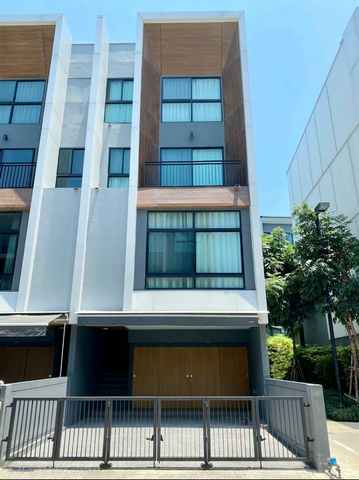 ขายทาวน์โฮม อาร์เด้น พัฒนาการ ซอยพัฒนาการ 20 ขนาด 22 ตร.ว พื้นที่ใช้สอย 185 ตร.ม. 3 ห้องนอน 4 ห้องน้ำ ใกล้ทองหล่อ เอกมัย ราคา 10,900,000 บาท