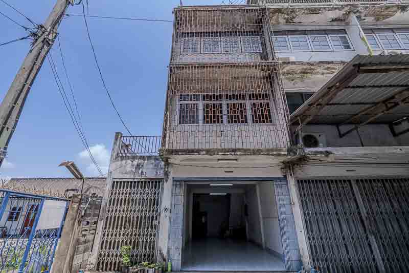 ขายอาคารพาณิชย์ฝั่งธน 3 ชั้นครึ่ง 22.2 ตร.ว. เดินถึง MRT จรัญ 13 เพียง 150 เมตร  ซอยพาณิชยการธนบุรี 4 