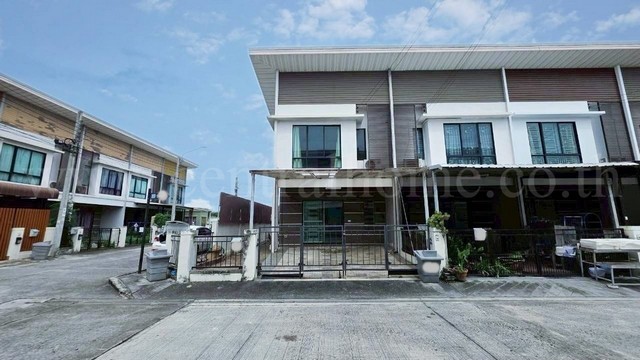 ขายด่วน ทาวน์โฮม โมดิ วิลล่า บางนา - ซอยเอแบค หลังมุม