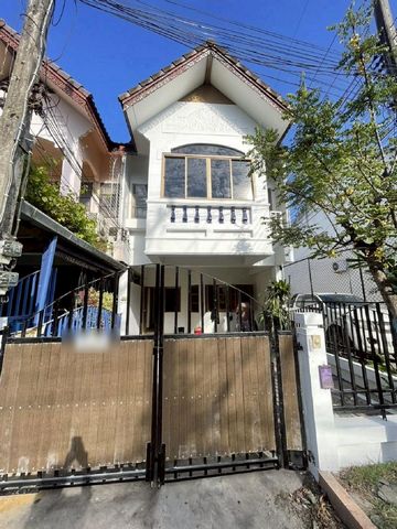 ให้เช่า 20,000 บาท/เดือน ทาวน์โฮม 2 ชั้น #หลังมุม – #ใกล้โรงเรียนวารี #เฟอร์นิเจอร์ครบ พร้อมอยู่ เดินทางสะดวก ทำเลดี เข้า–ออกเมืองง่าย