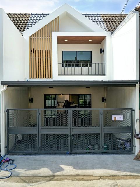 HS 1872 ขายทาวน์เฮ้าส์ 2 ชั้นรีโนเวทใหม่ 17 ตร.ว. หมู่บ้านราณี 2 ซอยลาดปลาเค้า 42 ใกล้เลียบด่วน