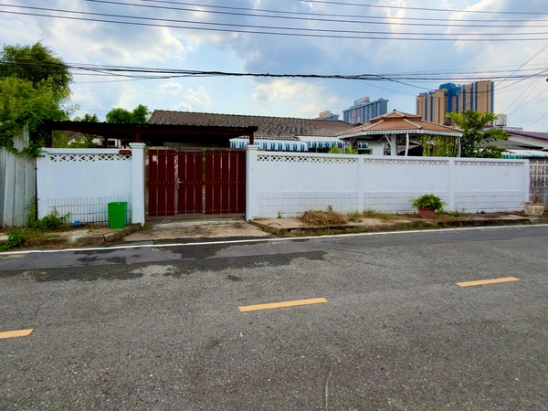  [ขาย] บ้านเดี่ยวชั้นเดียว หมู่บ้านกฤษดานคร 10 พื้นที่กว้างน่าอยู่ ร่มรื่น บ้านหันทิศเหนือ ใกล้เซนทรัลเวสเกตเพียง5นาที 