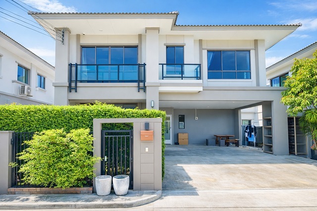 ใกล้ แม็คโคร บางนา 900 ม.บ้านเดี่ยว 2 ชั้น 45 ตร.วา.180 ตร.ม. บางนา-สุวรรณภูมิ ถ.กิ่งแก้ว 3 นอน 3 น้ำ ซัมมิท วินด์มิลล์ กอล์ฟคลับ 900ม.  