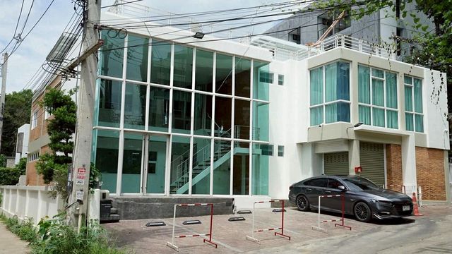 HOME OFFICE ทำเลทอง #หลังมช. ขายเพียง 18.5 ล้าน อาคาร 2 ชั้น #สไตล์โมเดิร์น อาคารใหม่ ทำเลศักยภาพ #ซอยวัดอุโมงค์ เหมาะทั้งธุรกิจและอยู่อาศัย