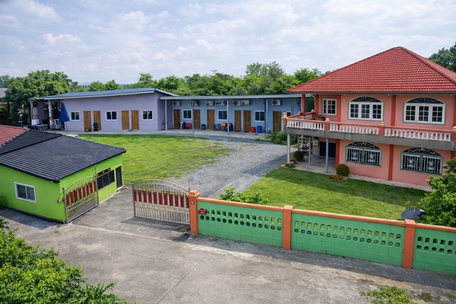 ตลาดอ้อมน้อย 1.4กม. บ้านเดี่ยว 2ชั้น 6นอน 6น้ำ พร้อมโกดังโรงงานและลานจอดรถ ถนนพุทธสาคร 255 ตร.ว.  500 ตร.ม.