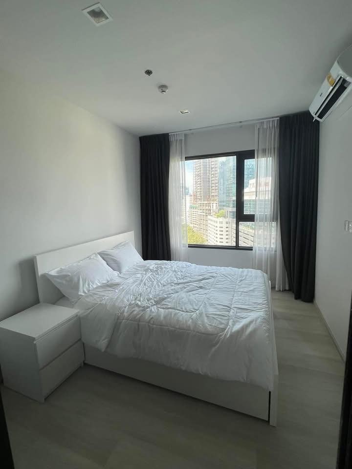 Life One Wireless Clean Quiet Safe 17th Floor BTS PloenChit