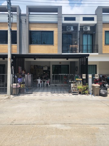 Townhouse S GATE  0 Rai 0 งาน 20 SQ.WA 3500000 - ใกล้ โรบินสัน ศรีสมาน, เซ็นทรัล พลาซา แจ้งวัฒนะ, ไทวัสดุ ราชพฤกษ์, เดอะ คริสตัล พีทีที, รร.สารสาสน์วิเทศราชพฤกษ์, รร.สาธิตปทุม และรพ.ปากเกร็ด 2- สโมสร ราคาทรัพย์ถูก หน้าบ้านไม่ชนใคร ตรงข้ามสระว่ายน้ำ