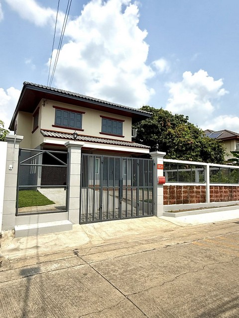 ให้เช่าบ้านเดี่ยวใหม่ 2 ชั้นย่านดอนเมือง 180 ตรม. ซอยโกสุมรวมใจ 5 เฟอร์พร้อมอยู่ ใกล้ รร. นานาชาติ Harrow  