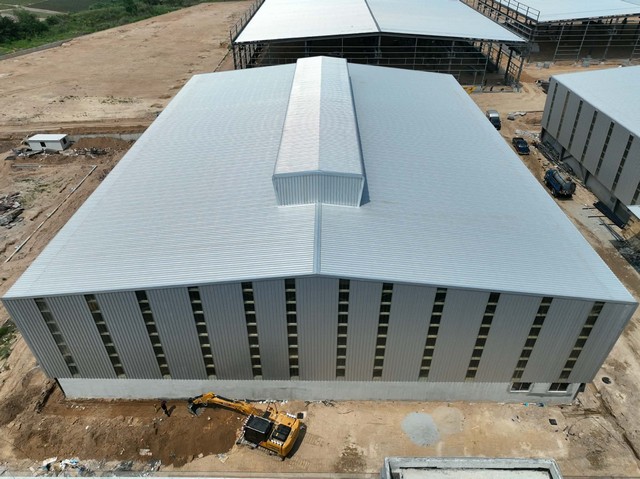 ให้เช่าโกดังปลวกแดงระยอง โกดังระยองให้เช่า 2,200 ตารางเมตร สีม่วงลาย ห่างจากนิคมอุตสาหกรรมอีสเทิร์นซีบอร์ดระยอง 12 กม.