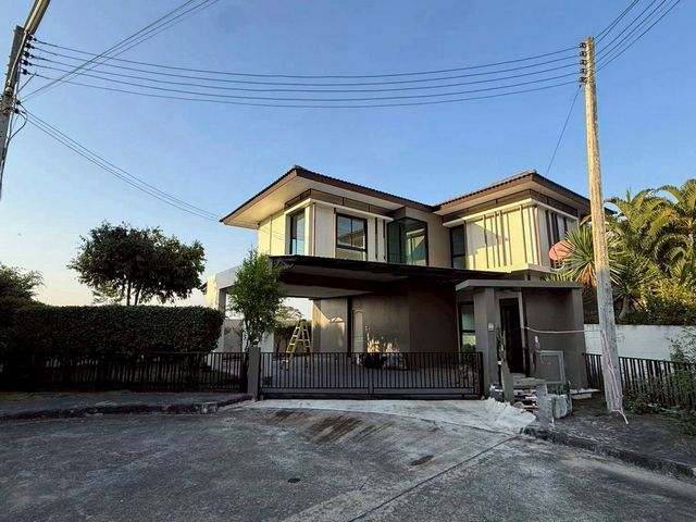 ขายต่ำกว่าราคาประเมิน สุดคุ้มเพียง 3.8 ล้าน #โซนสันกำแพง บ้านเดี่ยว 2 ชั้น #สไตล์โมเดิร์น ทำเลศักยภาพ บ้านสวย สภาพดี พร้อมเข้าอยู่