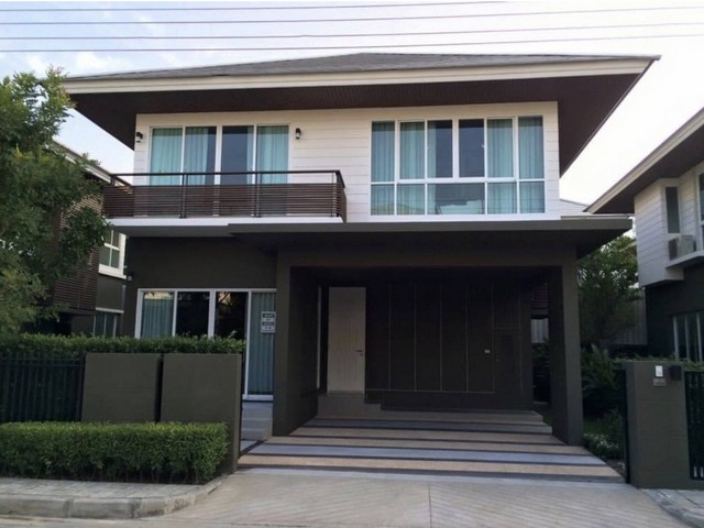 ให้เช่าบ้านเดี่ยว 2 ชั้น 50 ตร.ว. 3 ห้องนอน หมู่บ้านนาราโบทานิค ศรีนครินทร์ ใกล้ MRT ศรีลาซาล 300 เมตร 