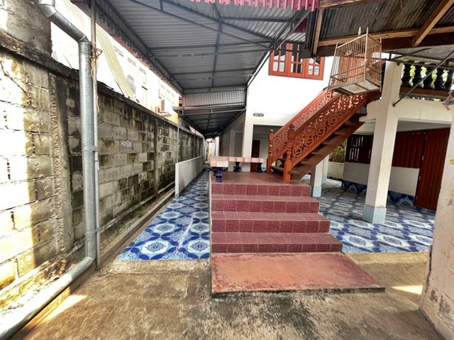 ขายบ้านครึ่งตึกครึ่งไม้     ถนนยันตรกิจโกศล  อำเภอสูงเม่น  แพร่