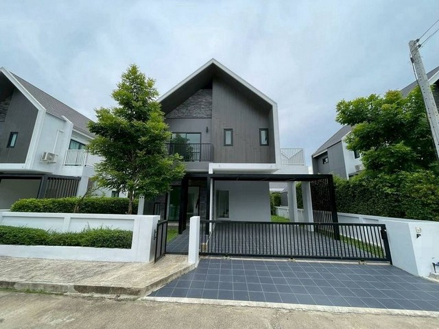บ้านสวย สไตล์นอร์ดิก หลังใหญ่ เพดานสูง สันทราย     