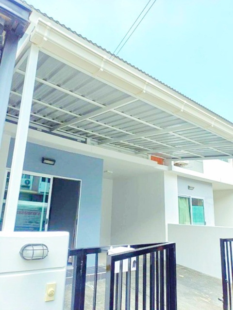 ม.เทคโนโลยีราชมงคลธัญบุรี 800 ม. ทาวน์เฮ้าส์ 2 ชั้น สภาพสวย 3 นอน 2 น้ำ ใกล้ รีโนเวทใหม่ทั้งหลัง 18ตร.ว. 140 ตร.ม. ทำเลรังสิต ธัญบุรี 