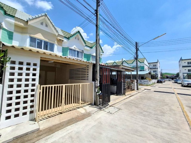 หมู่บ้านเพลินใจทาวน์โฮม ทำเลดี ติดเซเว่น ตลาดหนองโพรง ผ่อนเพียงเดือนละ 5500 บาท