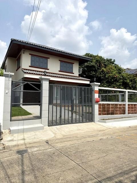 HR 9643 ให้เช่าบ้านเดี่ยวใหม่ 2 ชั้นย่านดอนเมือง 180 ตรม. ซอยโกสุมรวมใจ 5 เฟอร์พร้อมอยู่ ใกล้ รร. นานาชาติ Harrow