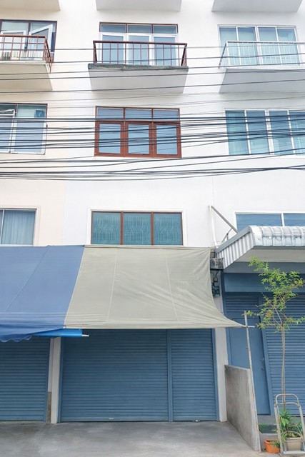 ใกล้BTS ทองหล่อ 1.5 กม.สุขุมวิท45-53 ใกล้รพ.สมิติเวช สุขุมวิท 600 ม.อาคาร 4 ชั้น 3 นอน มาร์เก็ตเพลส ทองหล่อ 700ม.  250 ตร.ม. 16 ตร.ว. 