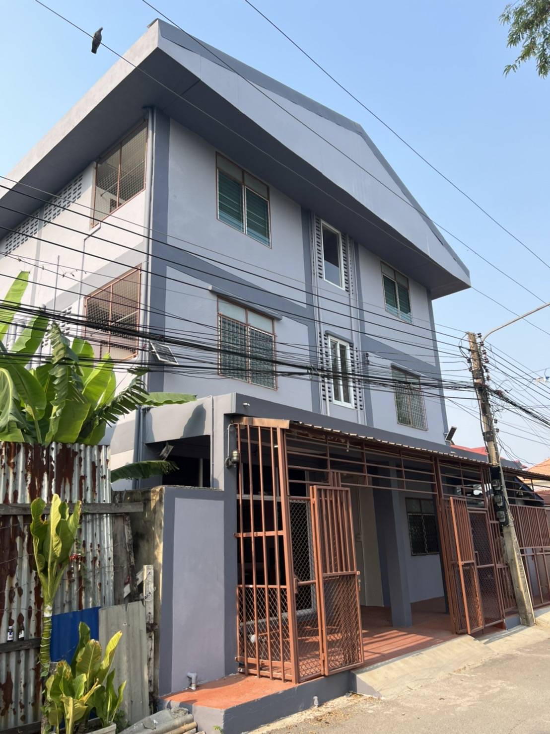 ขายอพาร์ทเม้นท์ 3 ชั้น 24 ห้อง ใกล้ฟิวเจอร์พาร์ครังสิต, จ.ปทุมธานี