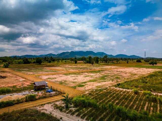 FOR SALE ที่ดิน - 390 ตาราง.วา 0 งาน 0 RAI  ใกล้ ชะอำ ตลสด ชุมชน  ราคา ดี