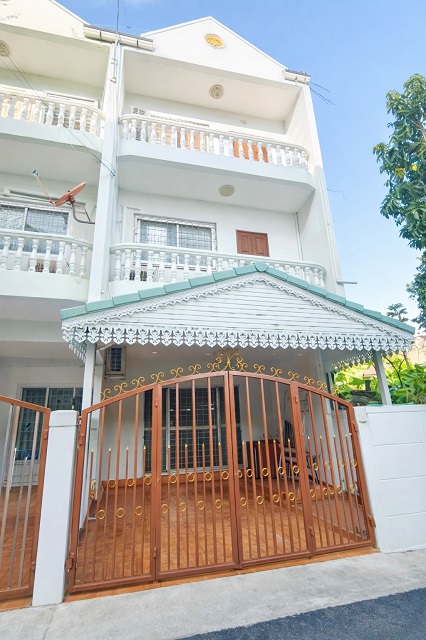  เซ็นทรัลปิ่นเกล้า จรัญฯ43-45 ให้เช่าทาวน์เฮ้าส์ใหญ่ 3ชั้น 25 ตรว.ใหญ่มาก! 4นอน MRTบางยี่ขัน 