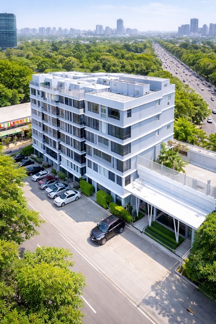 อาคารสำนักงาน 6 ชั้น 6 นอน 6 น้ำ  900 ตร.ม.อาคารพร้อมลิฟต์ ทำเลพระราม 9 ใกล้ทางด่วน ศูนย์วิจัย ใกล้ MRT วัดพระราม 9 300 ม.