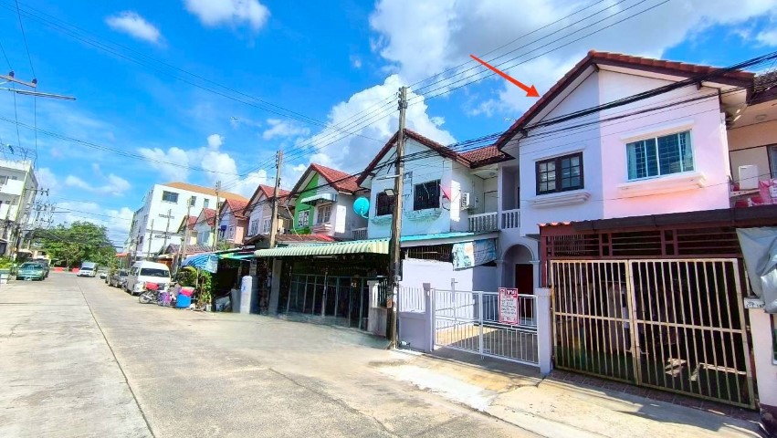 ขายทาวน์เฮ้าส์ รีโนเวทใหม่ สวย หมู่บ้านคลองสามชัยพกษ์ เลียบคลองสาม ตำบลคลองสาม อำเภอคลองหลวง ปทุมธานี ใกล้โรงเรียนสารสาสน์วิเทศคลองหลวง
